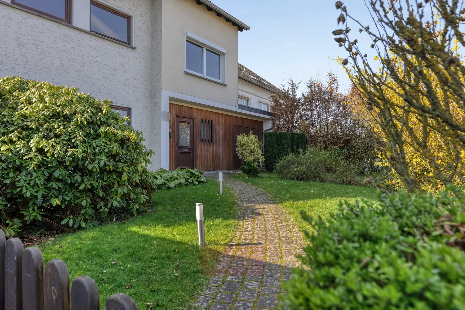 8 room house with 222 m² in Bonn – Photo 1