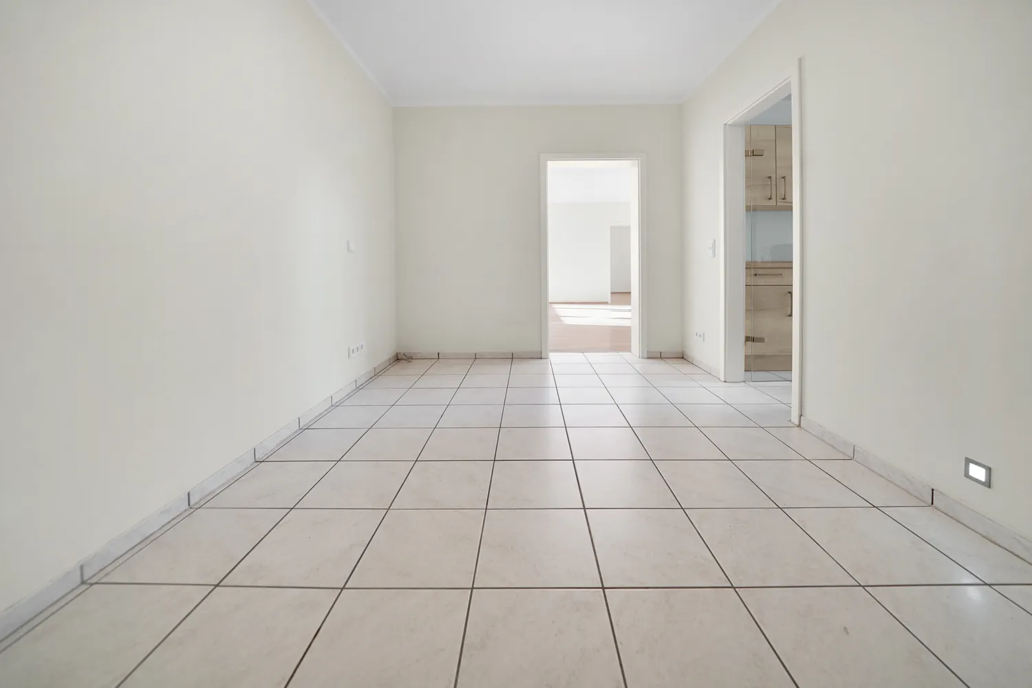 2 Zimmer Wohnung mit 81 m² in Wiesbaden – Bild 6