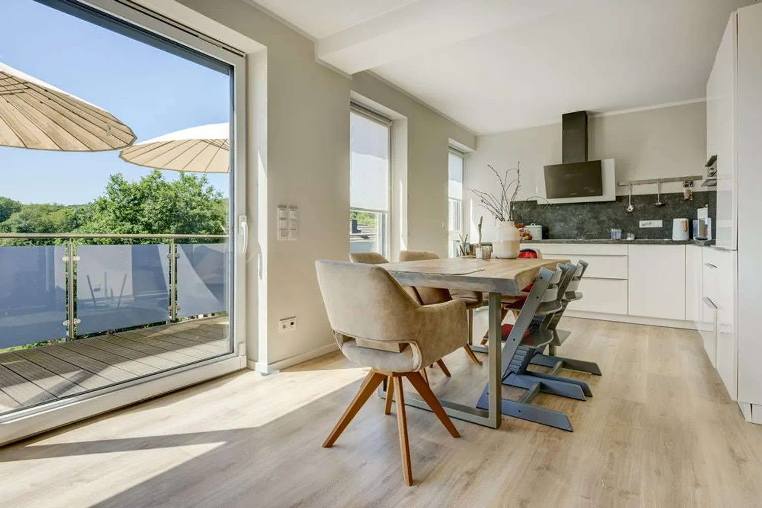 4 Zimmer Wohnung mit 163 m² in Wiesbaden – Bild 2