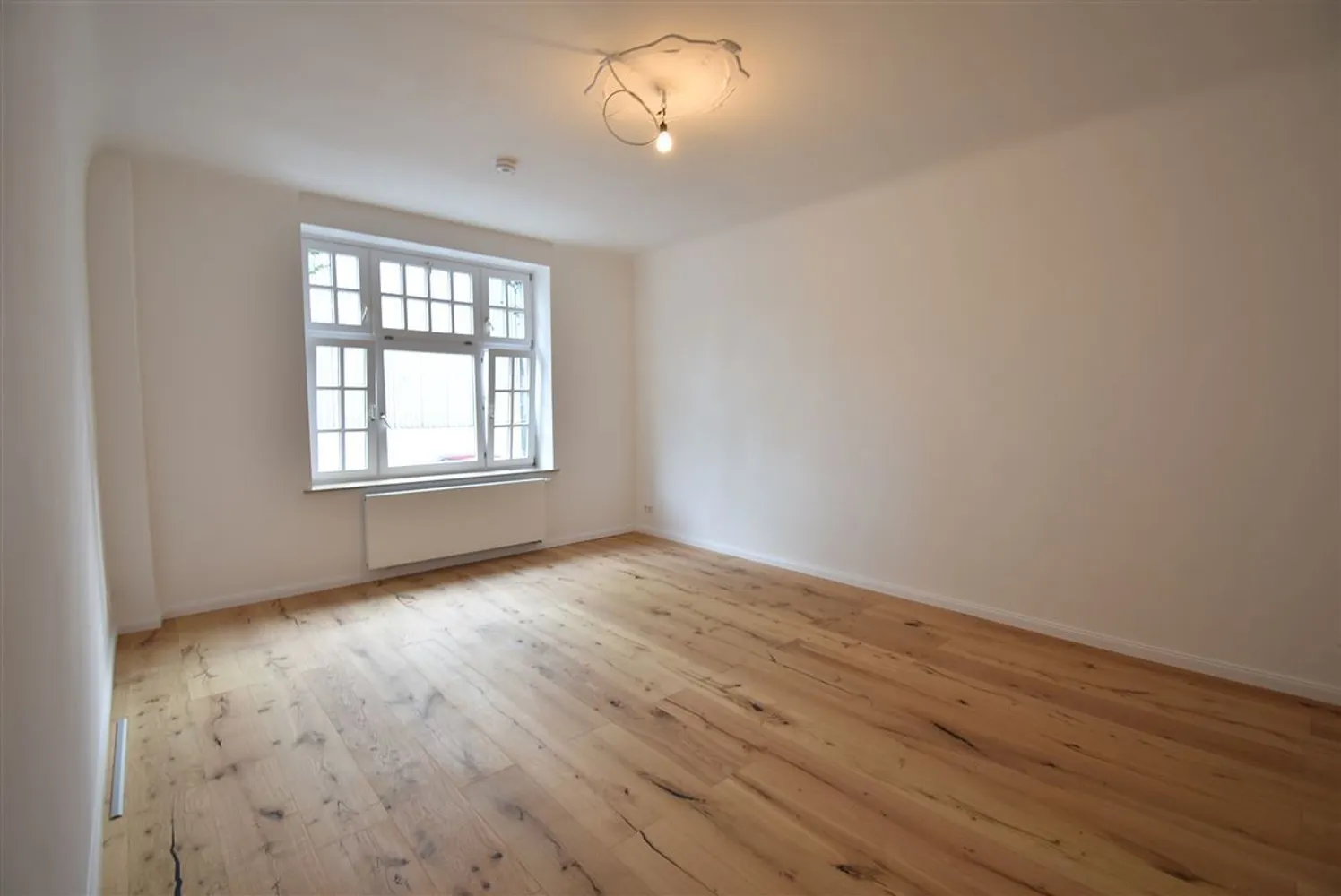 2 Zimmer Wohnung mit 75 m² in Düsseldorf – Bild 2