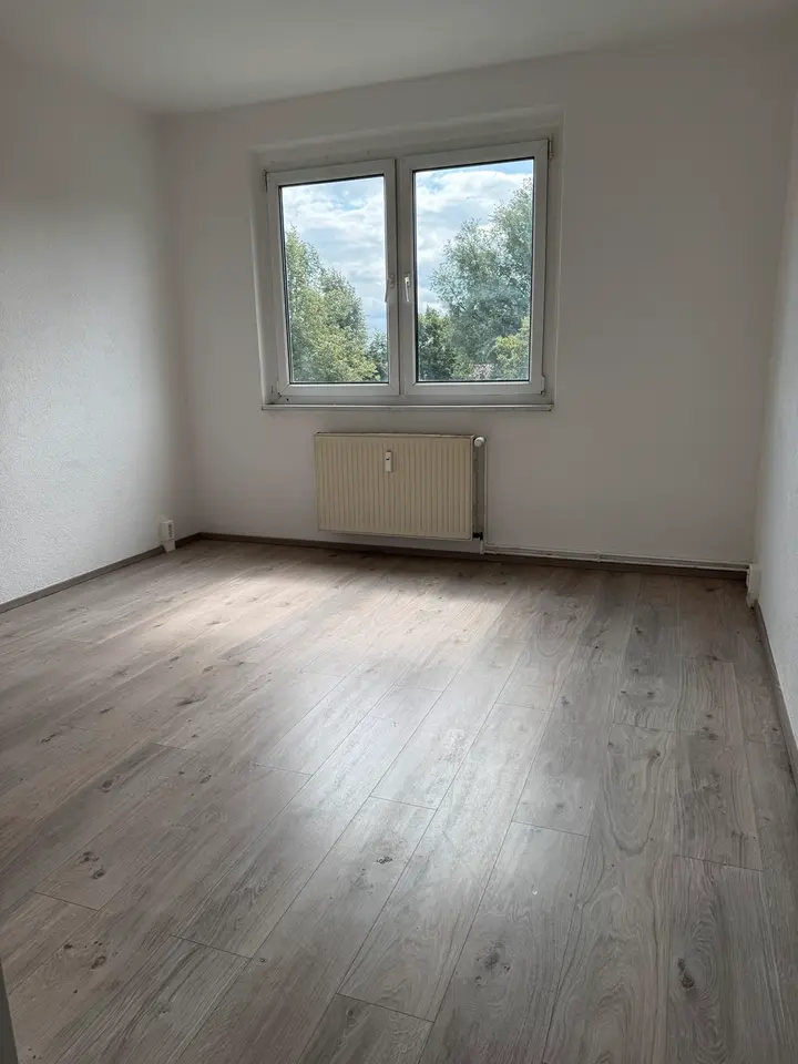 4 Zimmer Wohnung mit 80 m² in Neubrandenburg – Bild 1