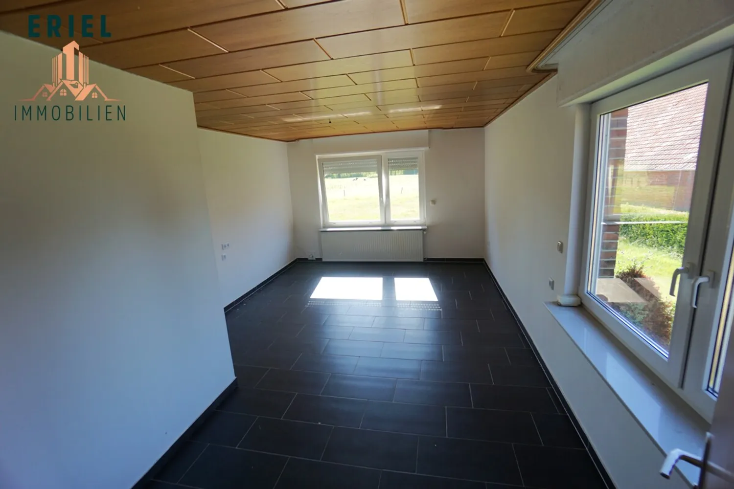 8 room house with 205 m² in Aurich – Photo 8