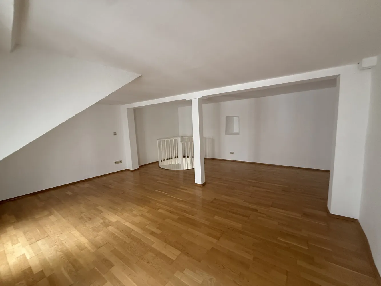 2 Zimmer Wohnung mit 92 m² in Saarbrücken – Bild 2