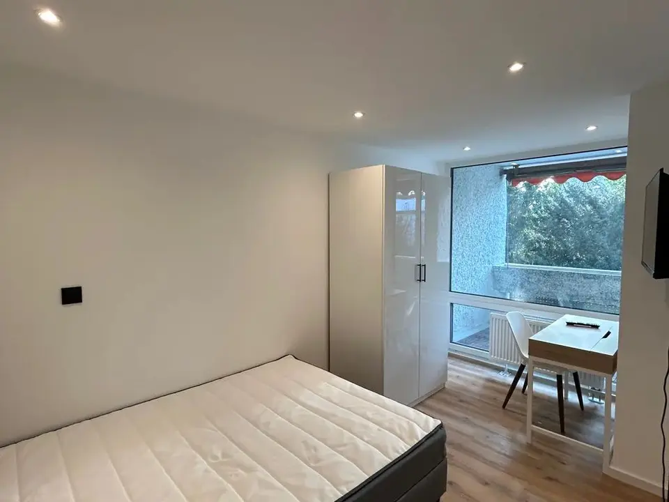 4 Zimmer Wohnung mit 10 m² in München – Bild 2
