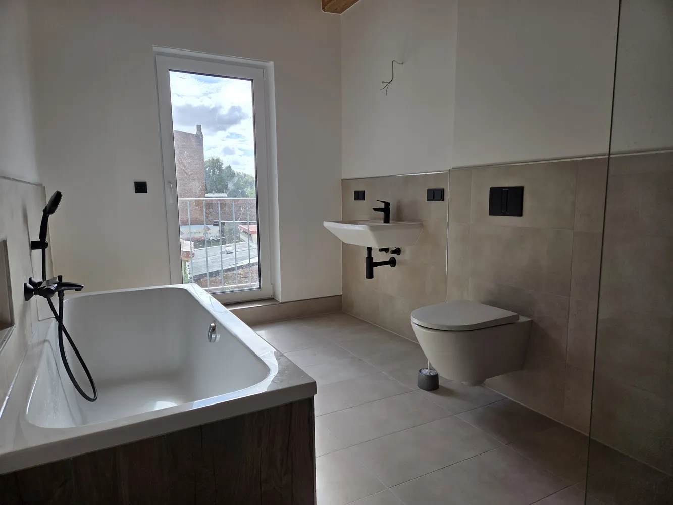 4 Zimmer Wohnung mit 90 m² in Güstrow – Bild 2