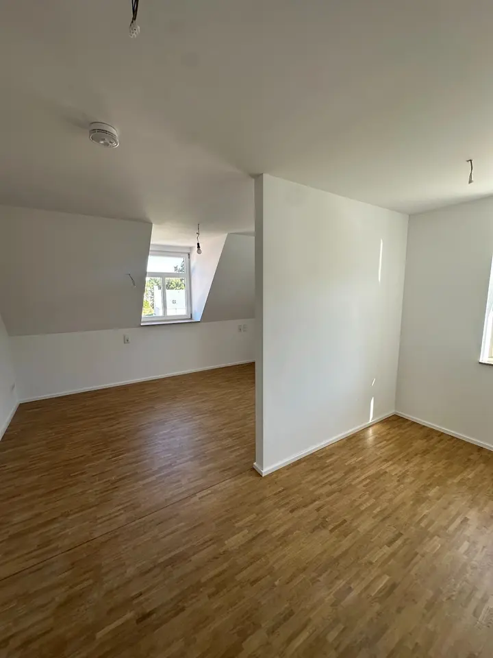 6 Zimmer Wohnung mit 117 m² in Crimmitschau – Bild 2