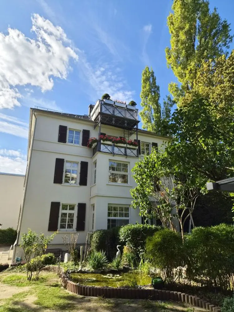 4 Zimmer Wohnung mit 130 m² in Wiesbaden – Bild 1