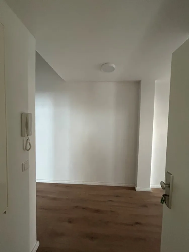 2 Zimmer Wohnung mit 111 m² in Berlin – Bild 2