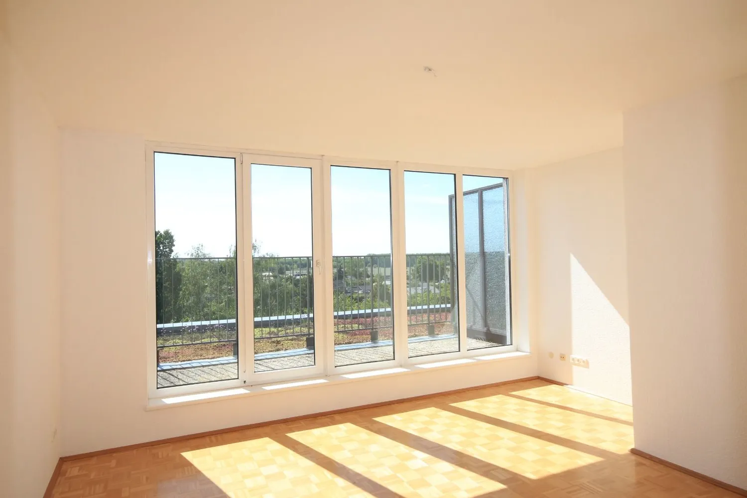 2 Zimmer Wohnung mit 77 m² in Berlin – Bild 2