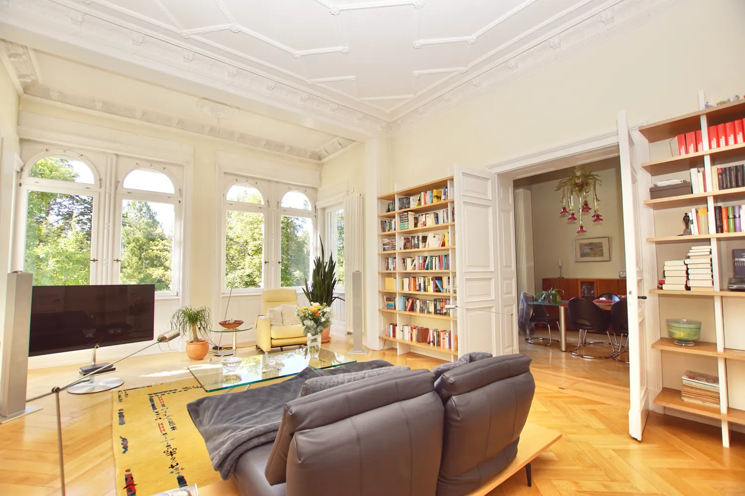 5 Zimmer Wohnung mit 142 m² in Wiesbaden – Bild 1
