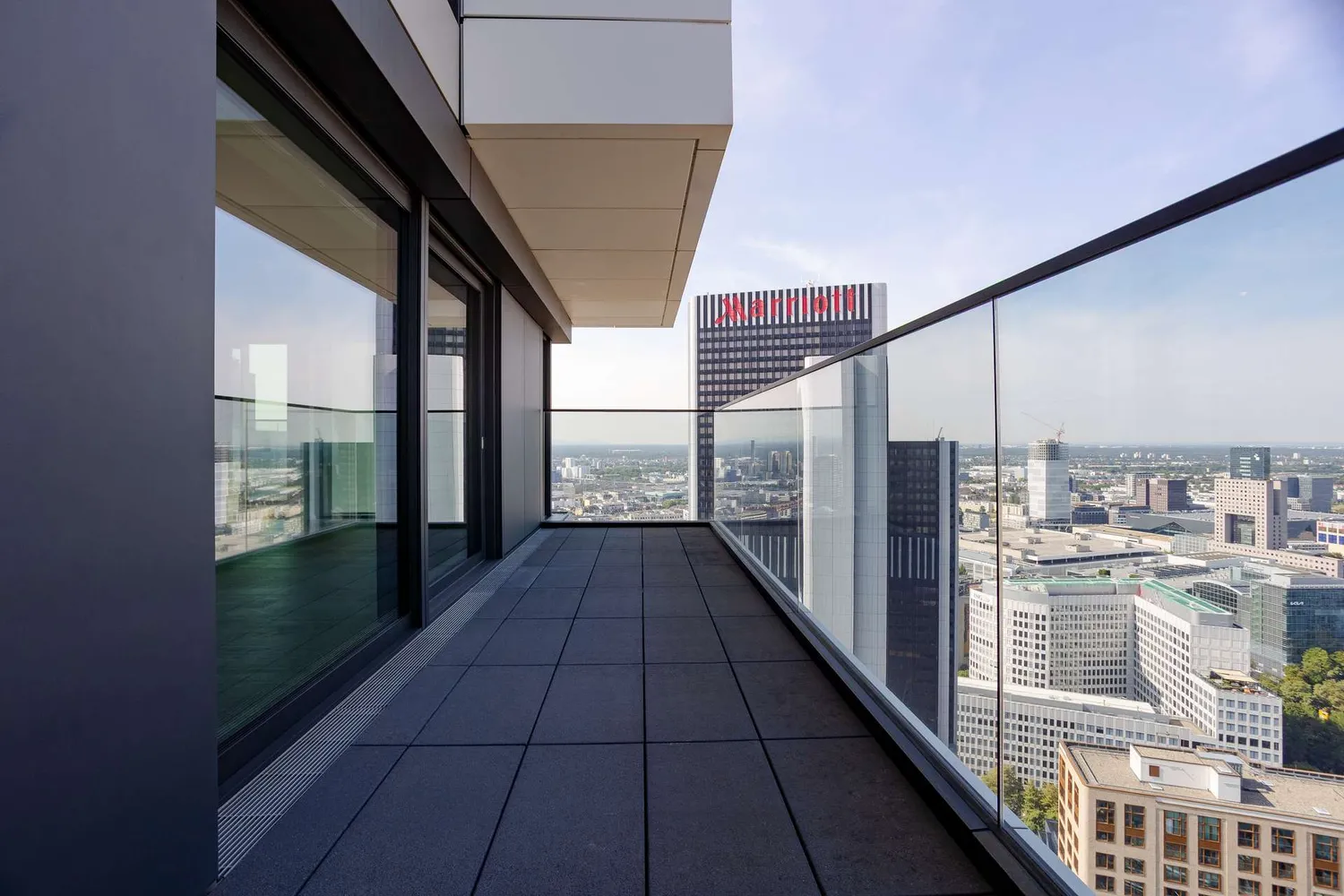 2 Zimmer Wohnung mit 103 m² in Frankfurt am Main – Bild 3