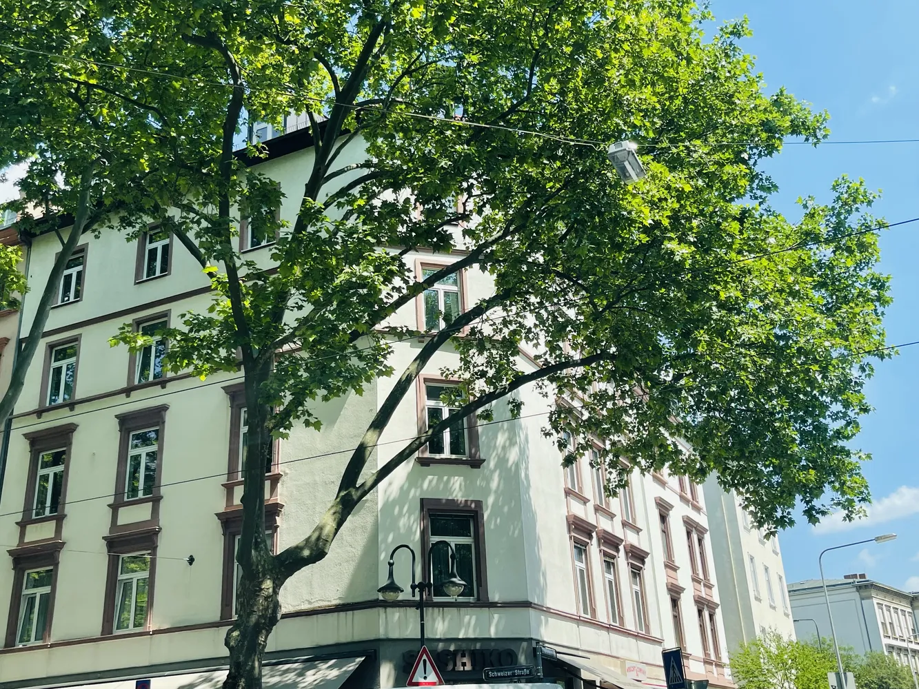 5 Zimmer Wohnung mit 150 m² in Frankfurt am Main – Bild 1