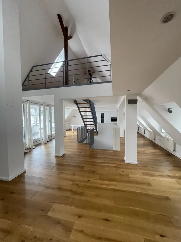 4 Zimmer Wohnung mit 219 m² in Köln – Bild 2