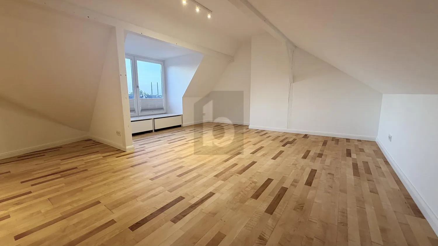 2 Zimmer Wohnung mit 91 m² in Düsseldorf – Bild 5