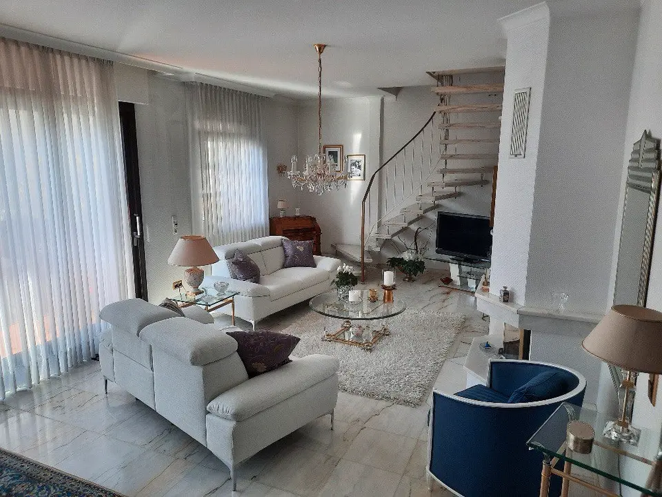 2 Zimmer Wohnung mit 115 m² in Bergisch Gladbach – Bild 1
