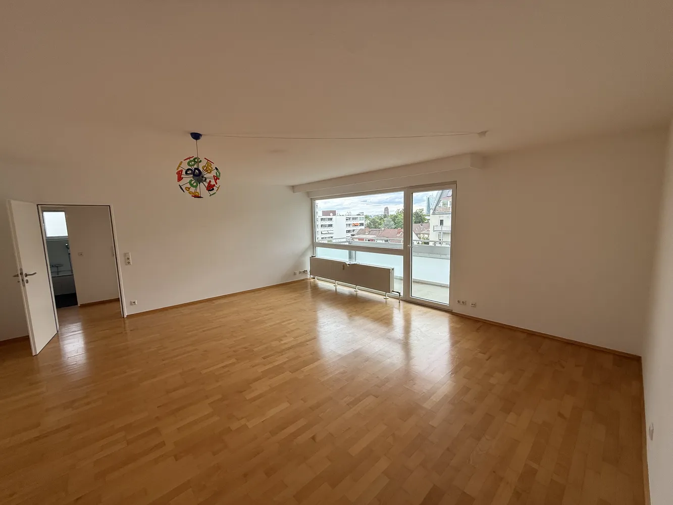 3 Zimmer Wohnung mit 96 m² in Frankfurt am Main – Bild 2
