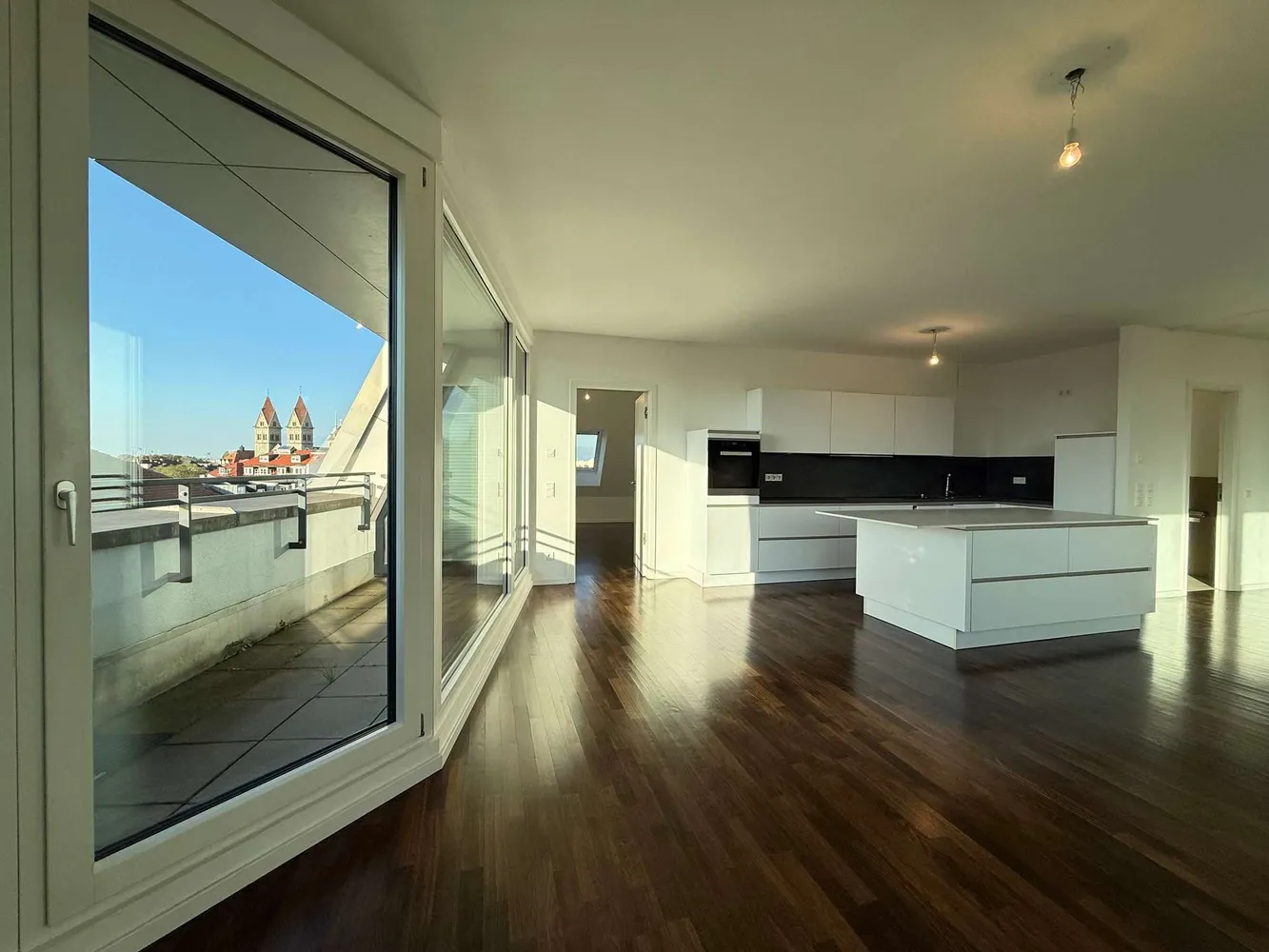 6 Zimmer Wohnung mit 167 m² in München – Bild 2