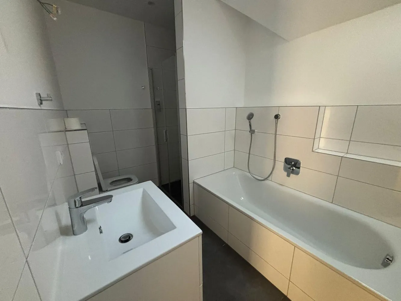 2 Zimmer Wohnung mit 100 m² in Frankfurt am Main – Bild 3