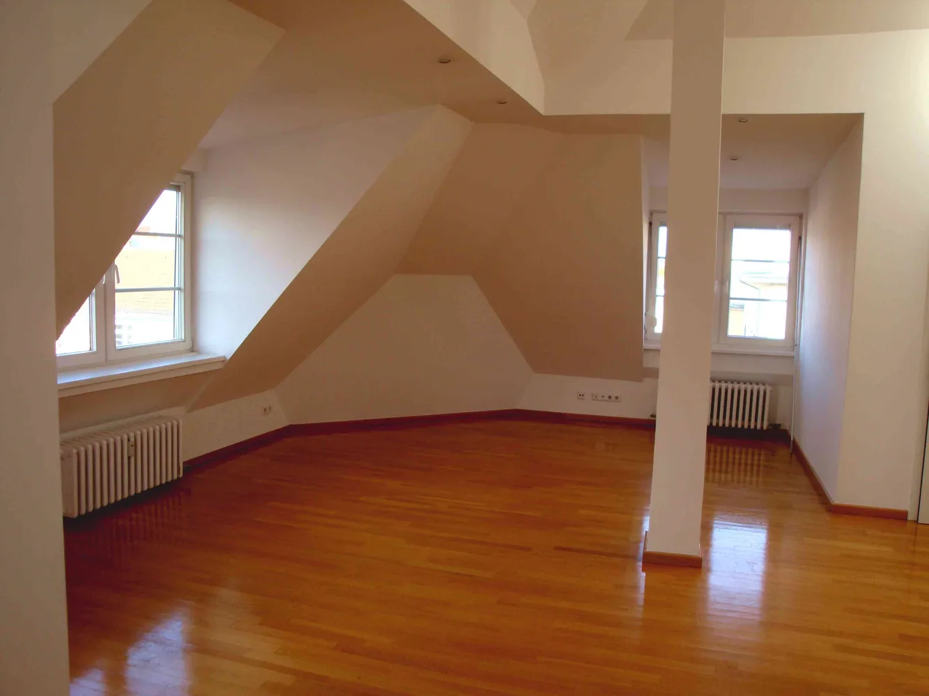 4 Zimmer Wohnung mit 157 m² in Berlin – Bild 2