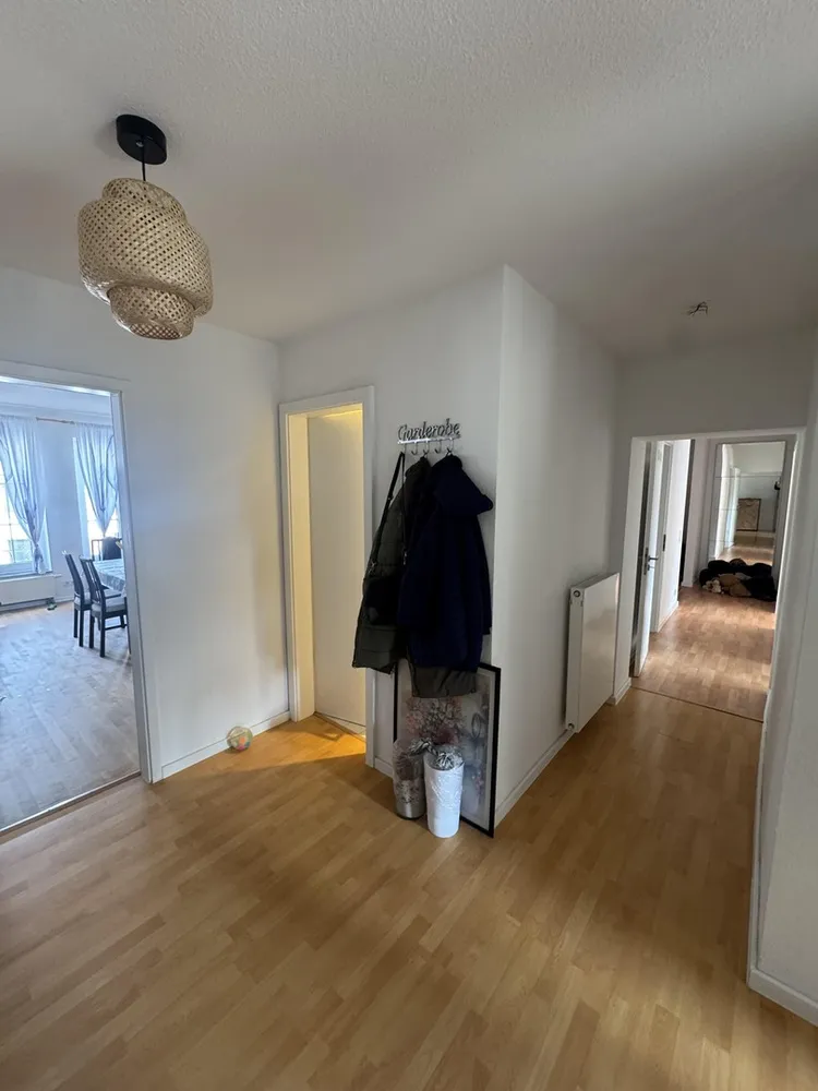4 Zimmer Wohnung mit 135 m² in Neuss – Bild 3