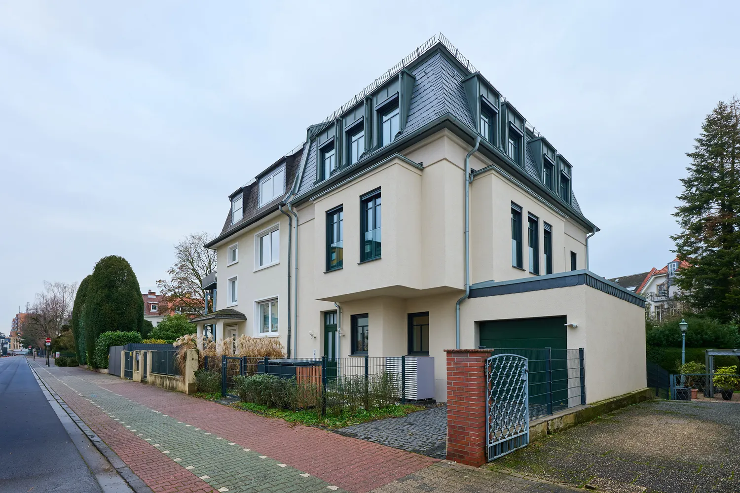 4 Zimmer Wohnung mit 153 m² in Frankfurt am Main – Bild 2