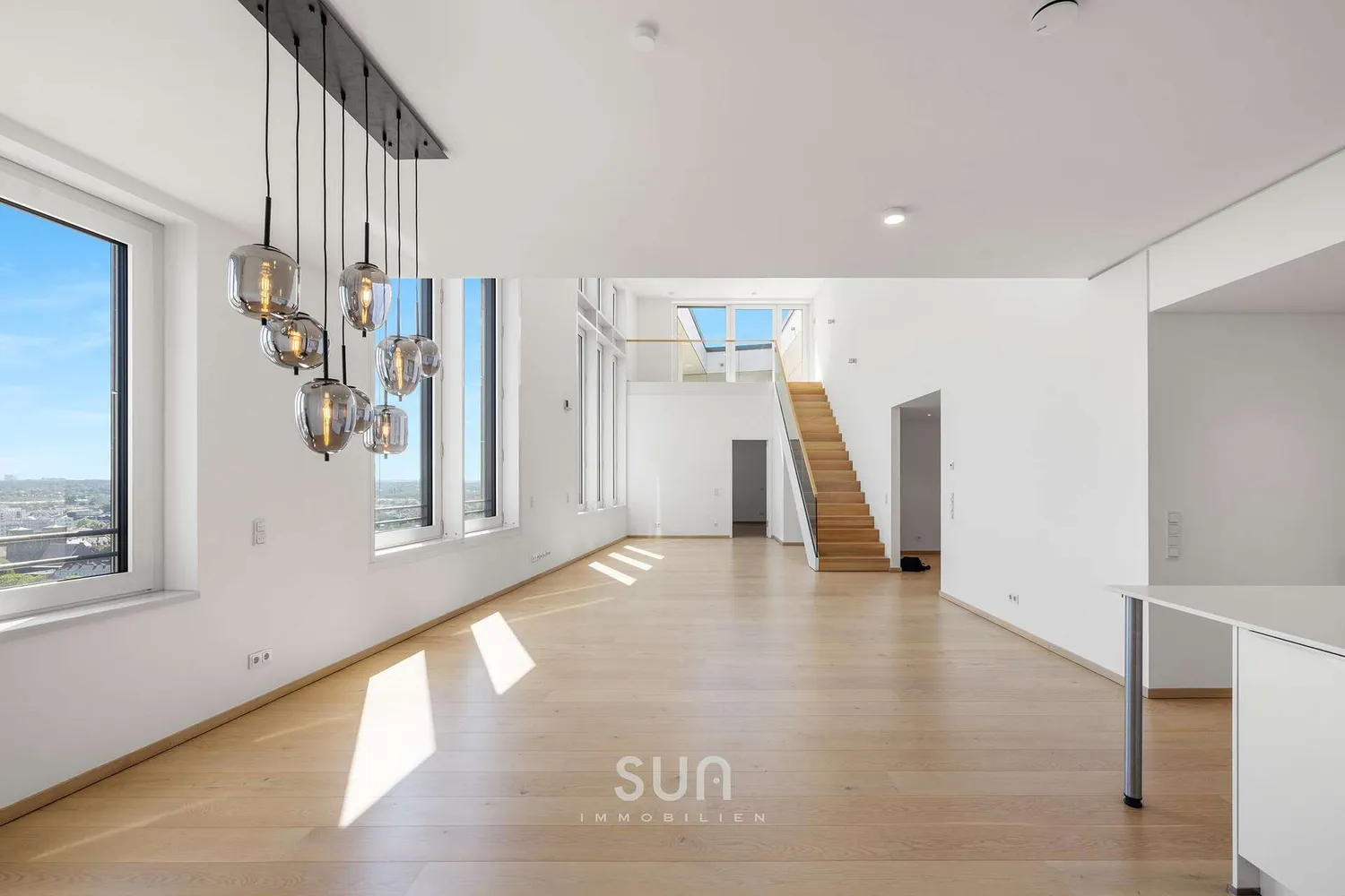 3 Zimmer Wohnung mit 169 m² in Frankfurt am Main – Bild 2