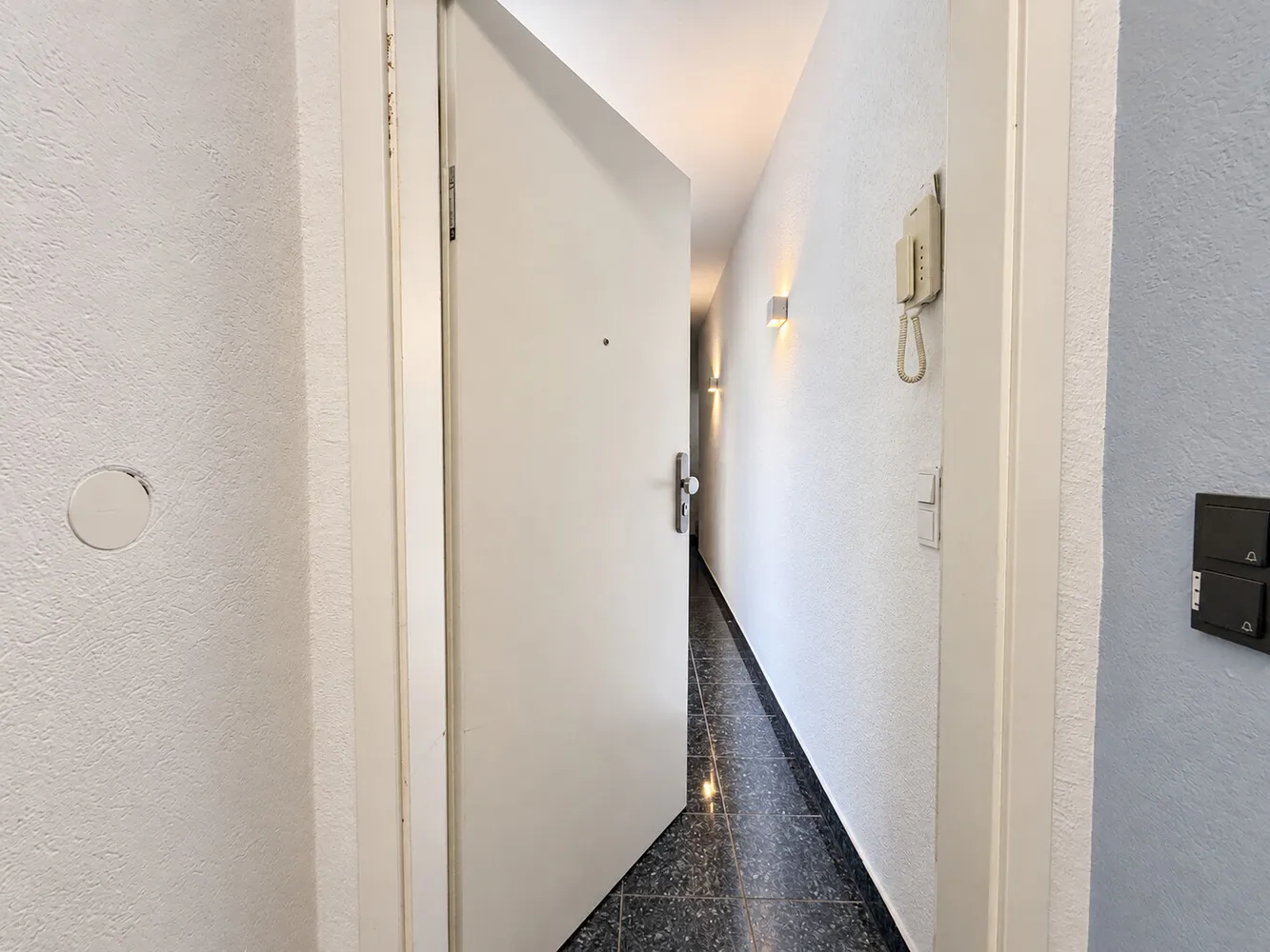 1 Zimmer Wohnung mit 30 m² in Köln – Bild 2