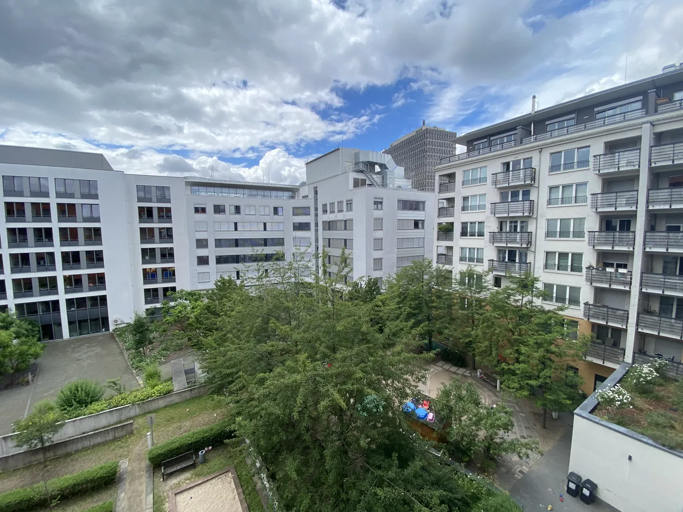 2 Zimmer Wohnung mit 88 m² in Frankfurt am Main – Bild 1