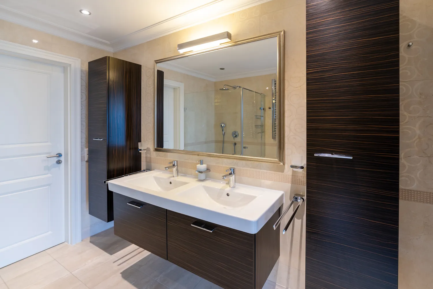 6 Zimmer Wohnung mit 155 m² in Stuttgart – Bild 3