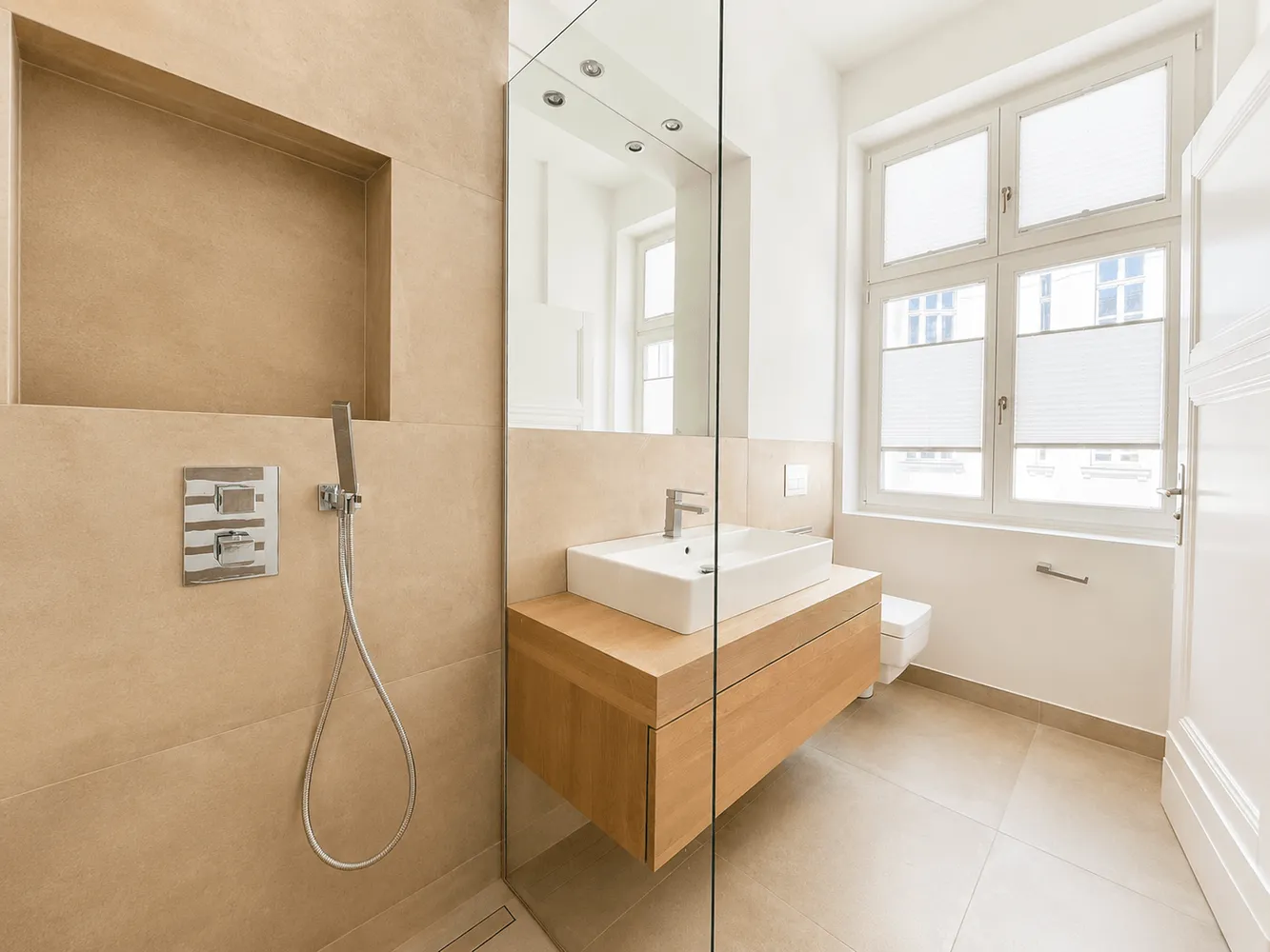 6 room apartment with 249 m² in Berlin – Photo 3