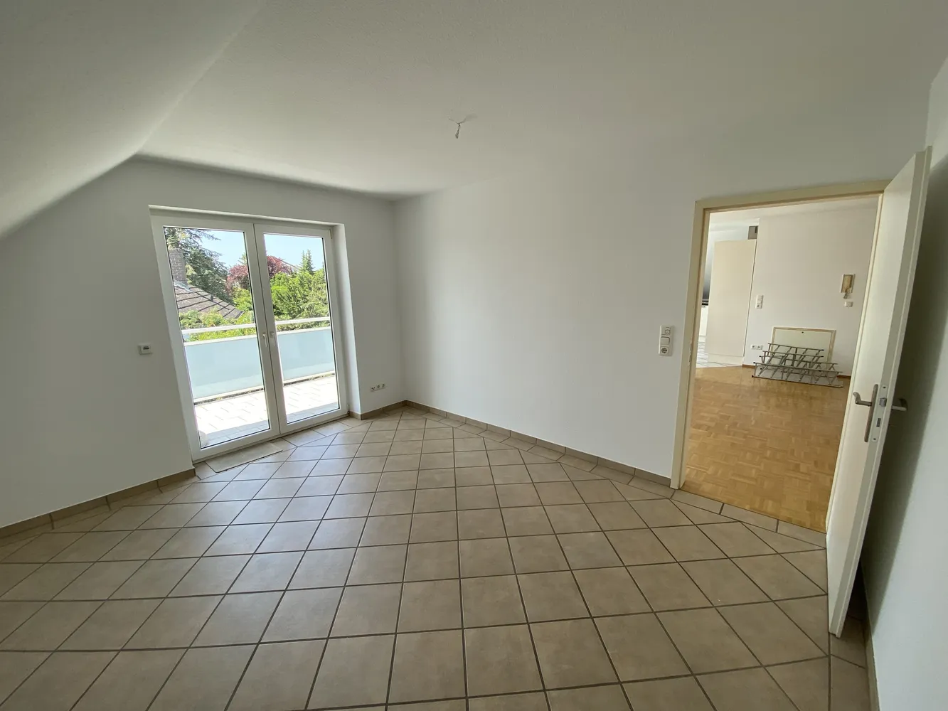5 Zimmer Wohnung mit 150 m² in Wiesbaden – Bild 5