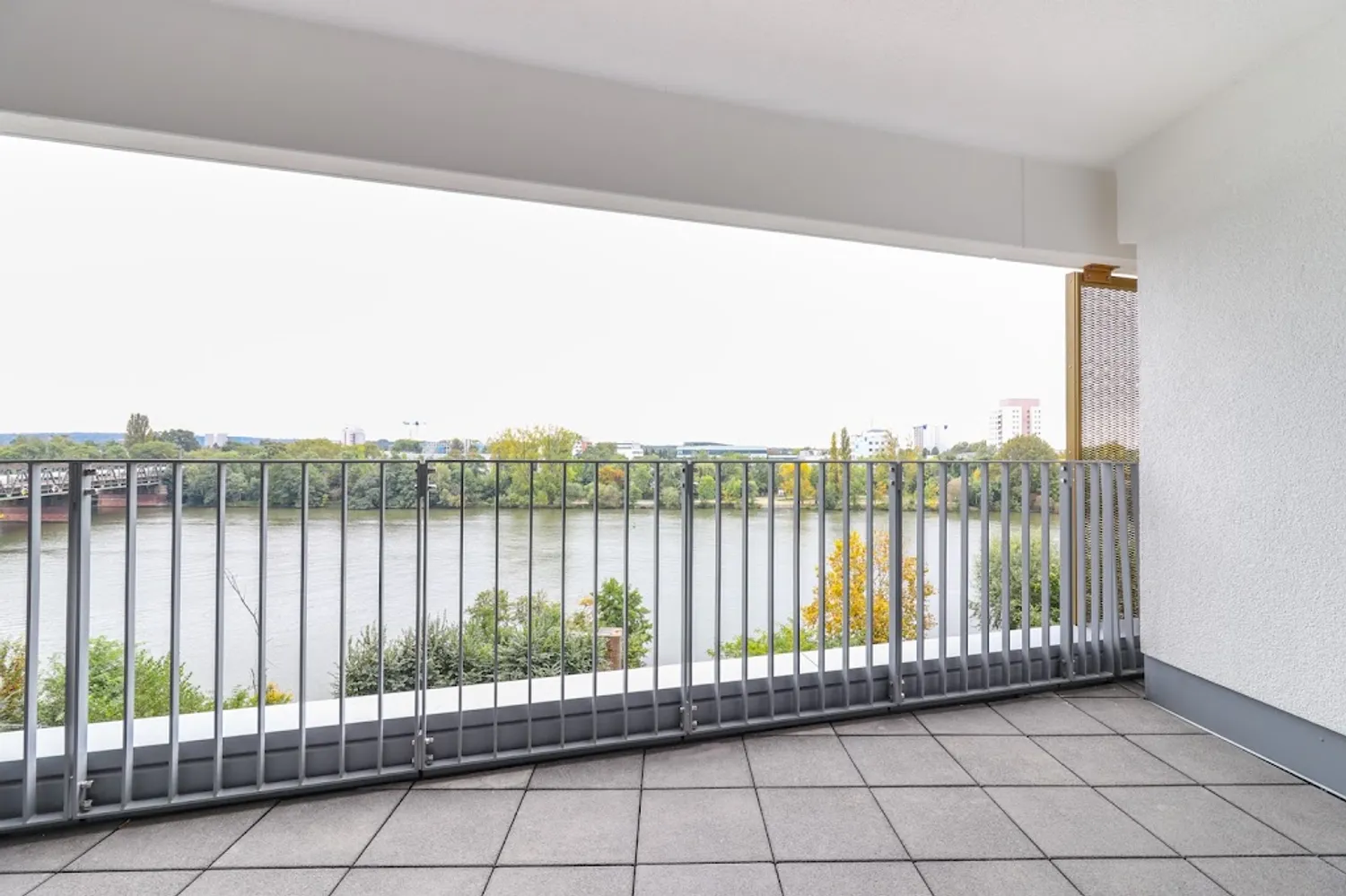 4 Zimmer Wohnung mit 138 m² in Frankfurt am Main – Bild 3