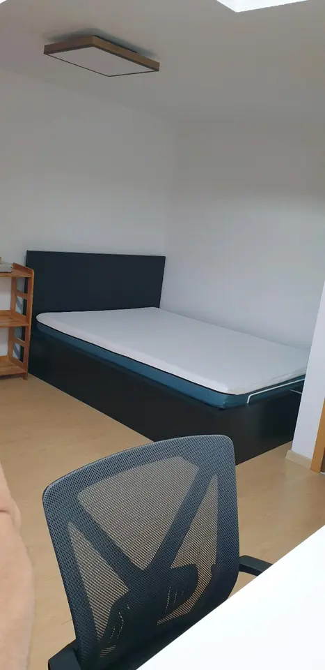 WG-Zimmer mit 240 m² in Esslingen am Neckar – Bild 1
