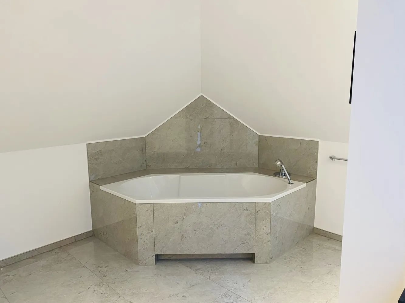 5 Zimmer Wohnung mit 168 m² in Ettlingen – Bild 5
