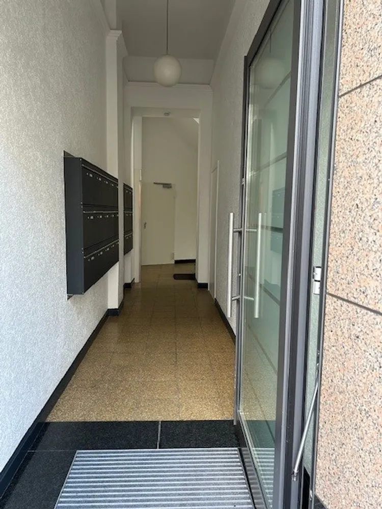 2 room apartment with 50 m² in Düsseldorf – Photo 3