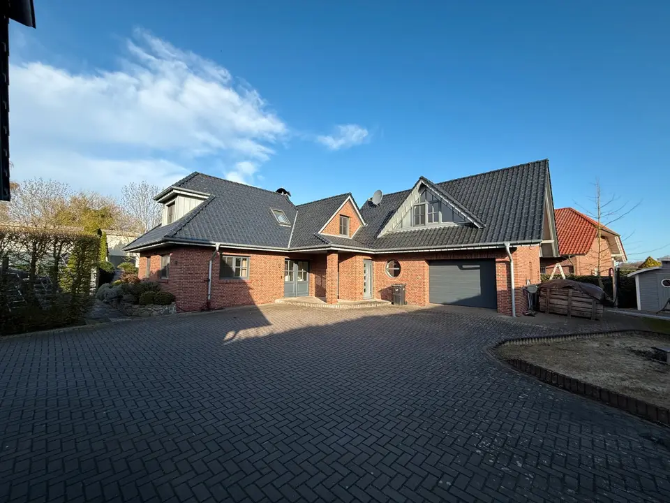 8 Zimmer Haus mit 380 m² in Oldenburg – Bild 1