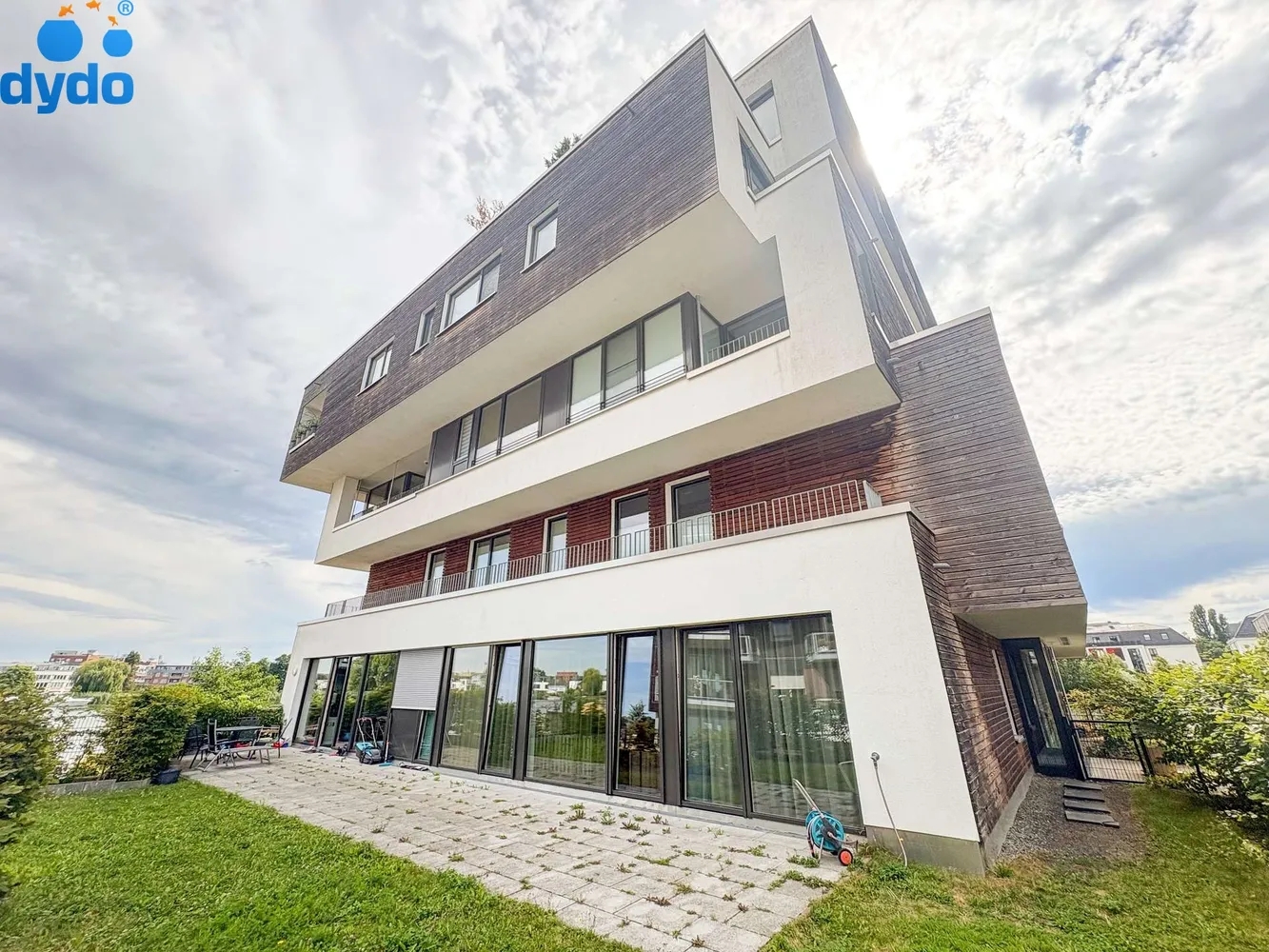 4 Zimmer Wohnung mit 150 m² in Berlin – Bild 2