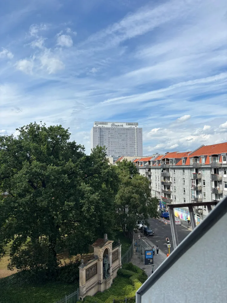 6 Zimmer Wohnung mit 260 m² in Berlin – Bild 1