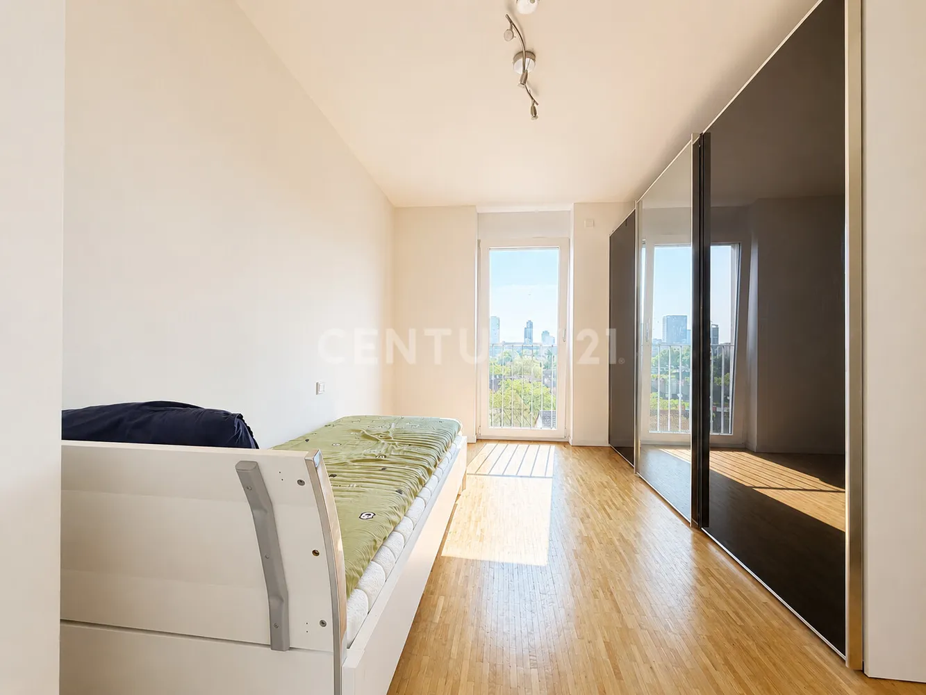 4 Zimmer Wohnung mit 130 m² in Frankfurt am Main – Bild 7