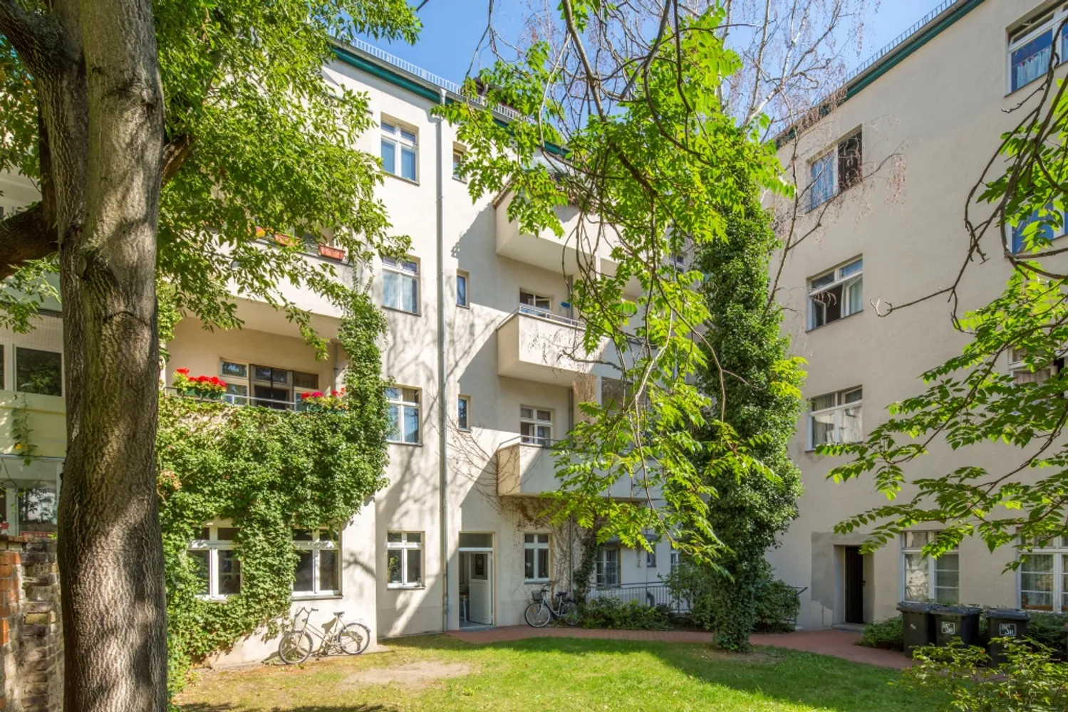 2 room apartment with 73 m² in Berlin – Photo 2