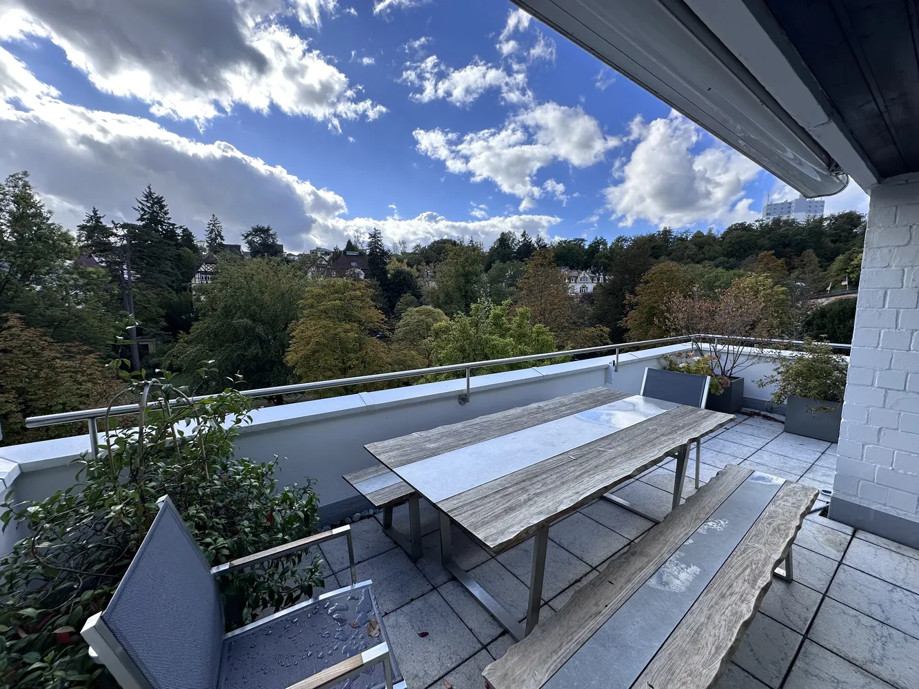 4 Zimmer Wohnung mit 150 m² in Wiesbaden – Bild 1