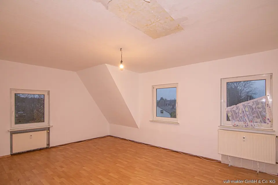 5 Zimmer Wohnung mit 117 m² in Hof – Bild 2