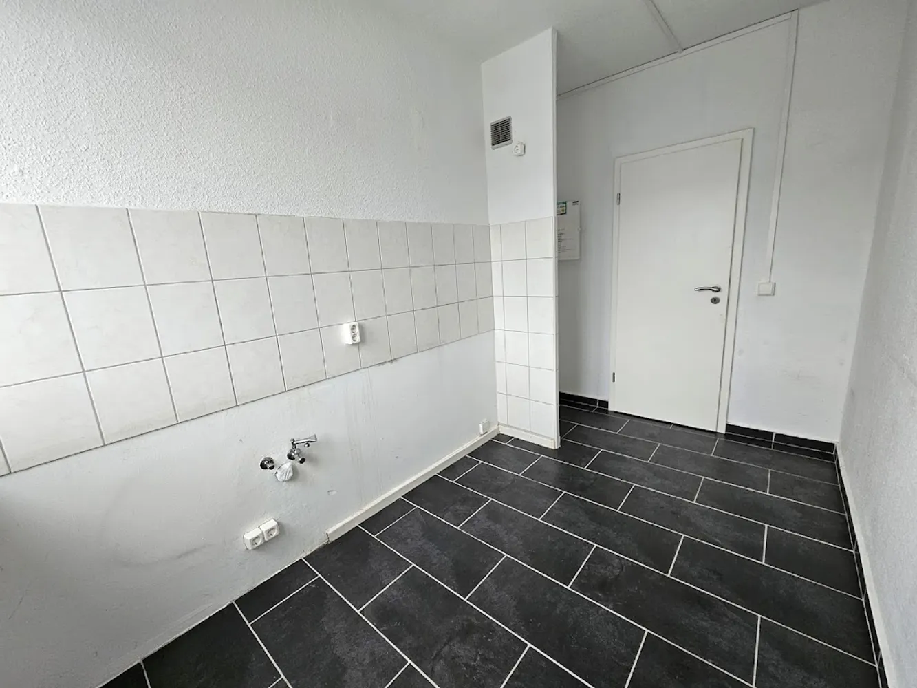 2 Zimmer Wohnung mit 52 m² in Halle (Saale) – Bild 2