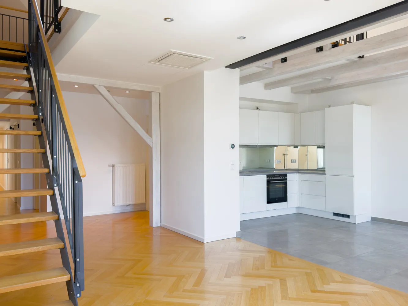 4 Zimmer Wohnung mit 176 m² in München – Bild 1