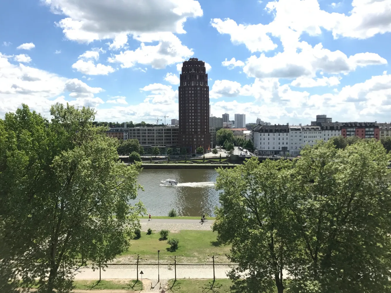 3 Zimmer Wohnung mit 105 m² in Frankfurt am Main – Bild 2