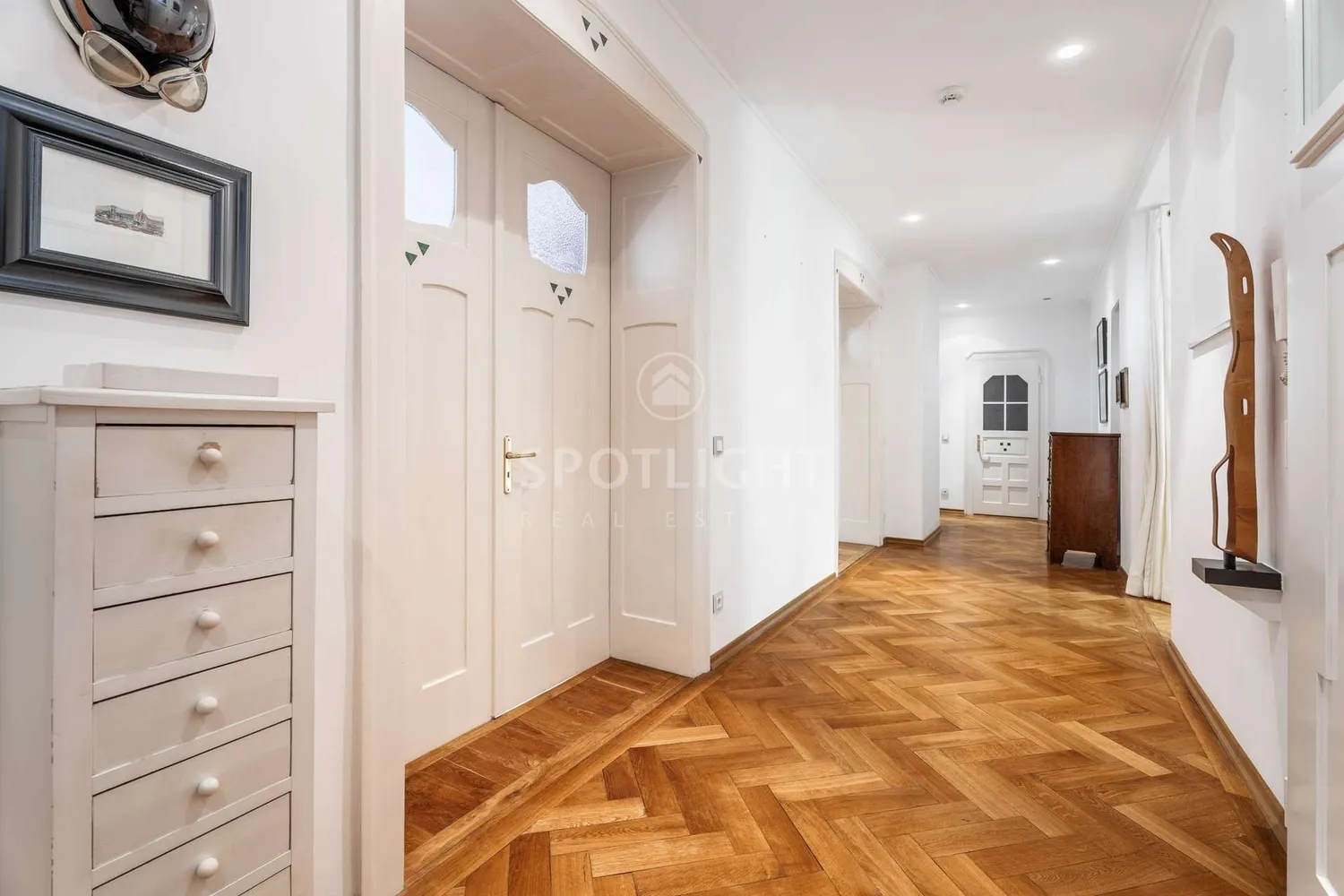 7 Zimmer Wohnung mit 233 m² in München – Bild 9