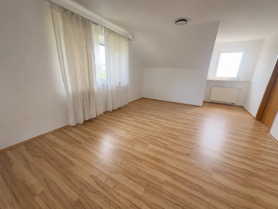 2 Zimmer Wohnung mit 64 m² in Hof – Bild 1