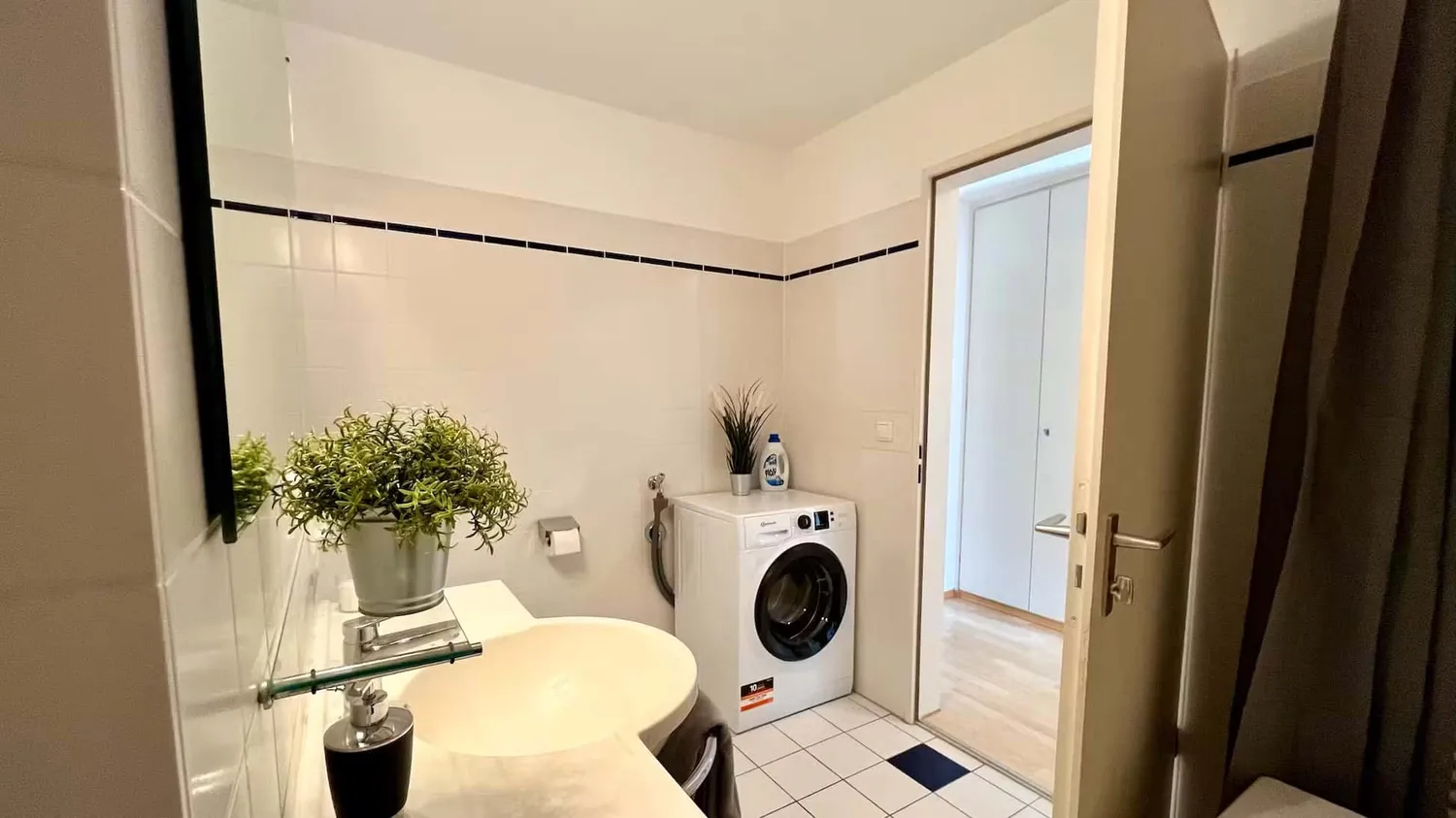 Shared room with 11 m² in Munich – Photo 1