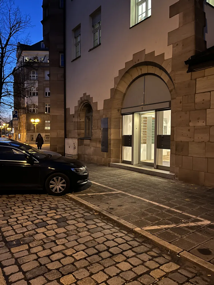 2 Zimmer Wohnung mit 220 m² in Nürnberg – Bild 2