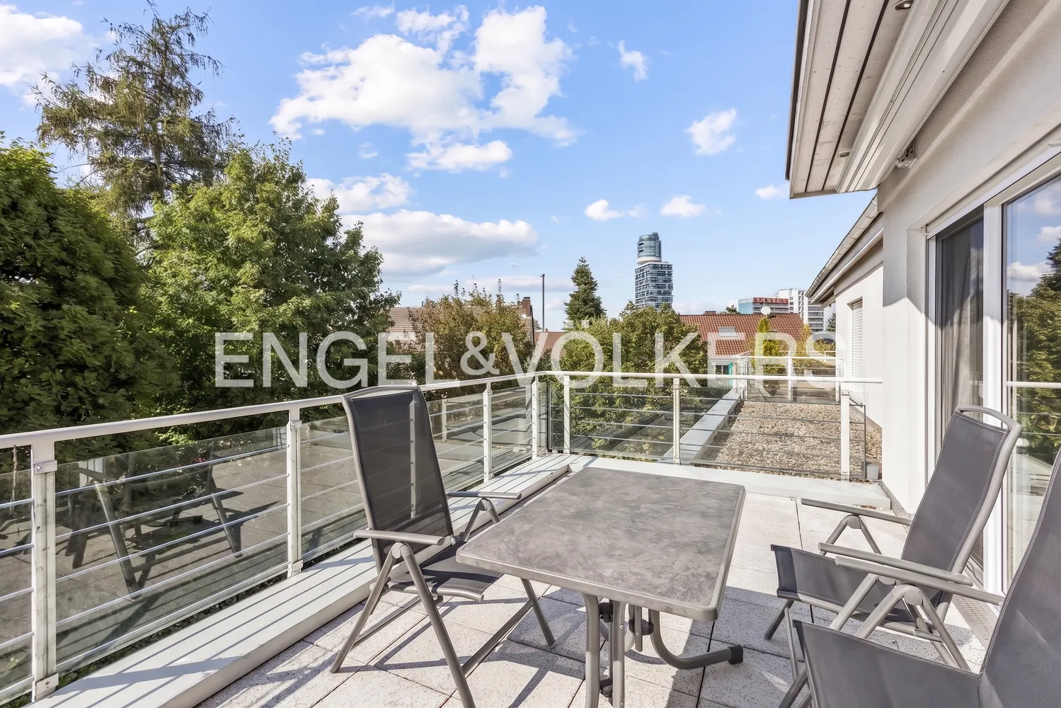 3 Zimmer Wohnung mit 96 m² in Frankfurt am Main – Bild 3